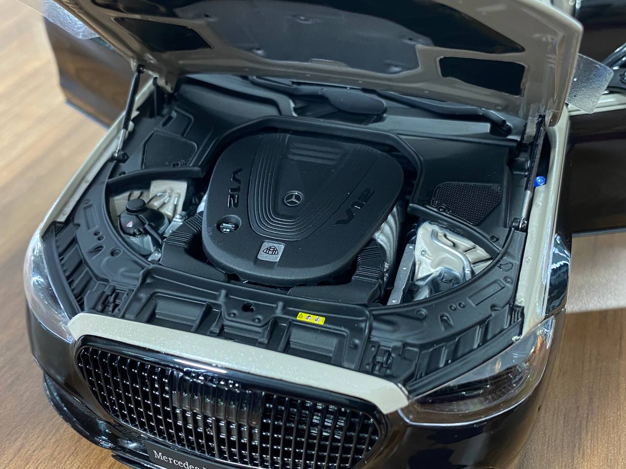 1/18 scale Almost Real Mercedes-Maybach S680 W223 Night Series Mojave Silver Black