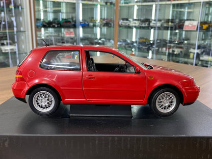 1/18 Diecast Volkswagen Golf GTI 1998 Revell in Red