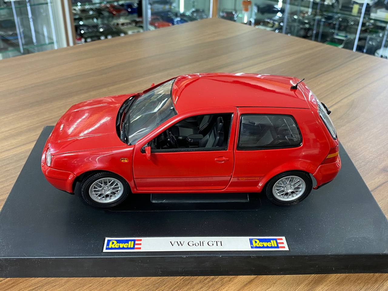 1/18 Diecast Volkswagen Golf GTI 1998 Revell in Red