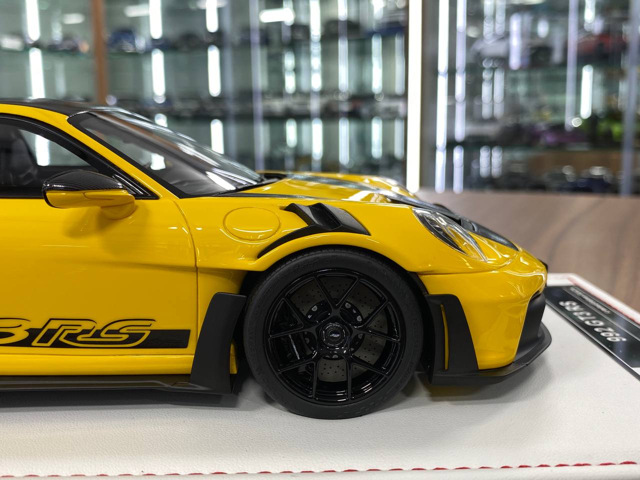 Ivy Model 1/18 Porsche 911 992 GT3 RS Weissach – Racing Yellow with Black Wheels, Limited to 25 pcs.