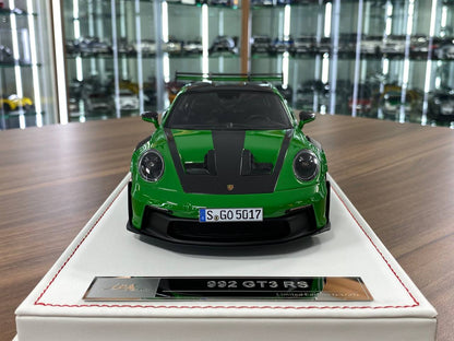 Ivy Model 1/18 Porsche 911 992 GT3 RS Weissach – Python Green with Black Wheels, Limited to 25 pcs.