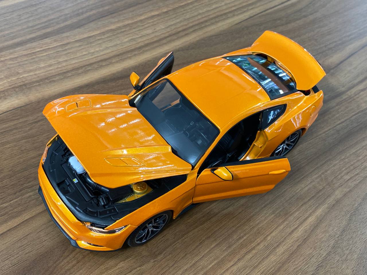 1/18 Diecast Maisto Ford Mustang 2015 Orange