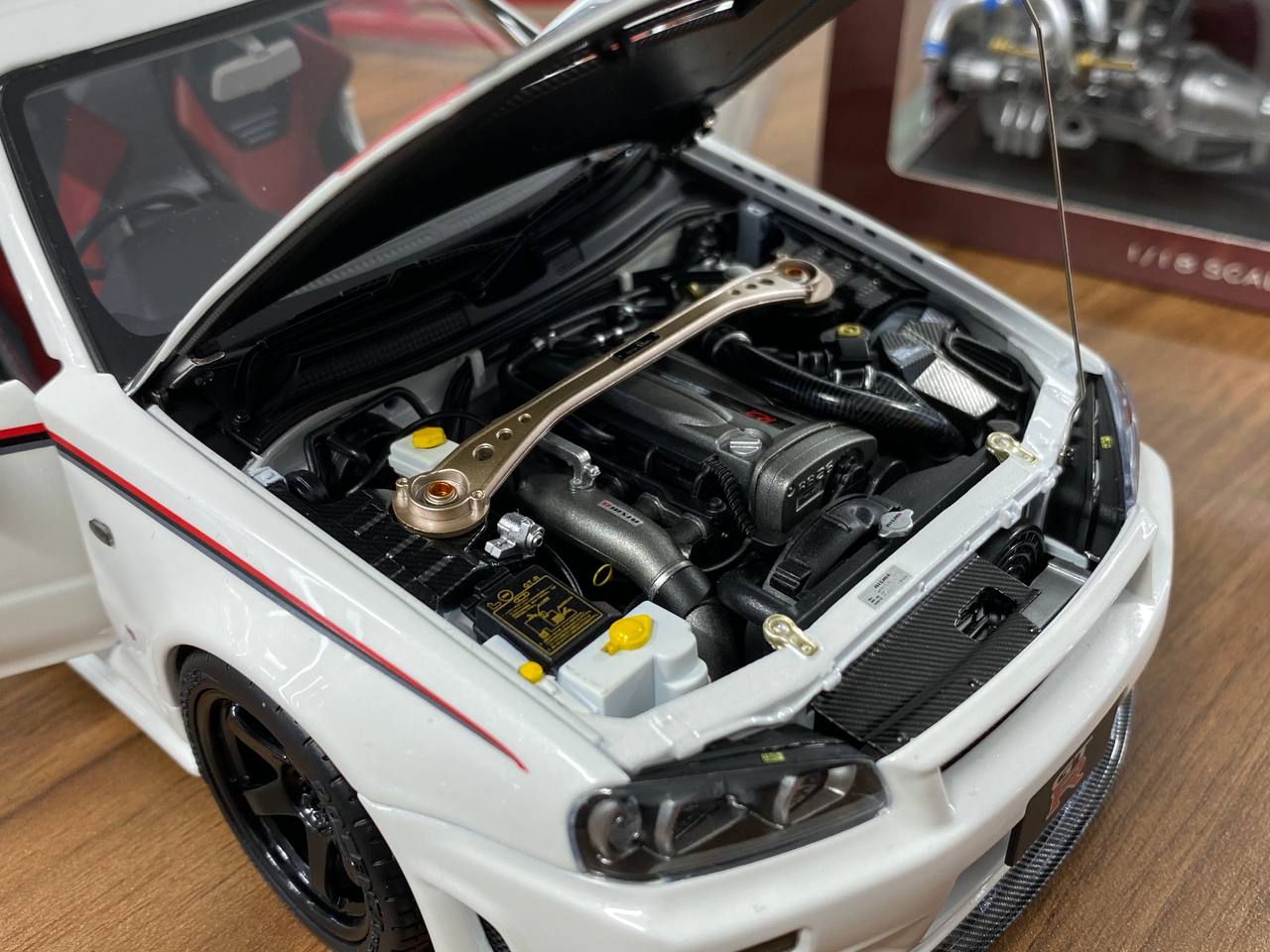 1/18 Metal Diecast - Nissan Skyline GT-R R34 (Nismo) CRS Livery White by MotorHelix