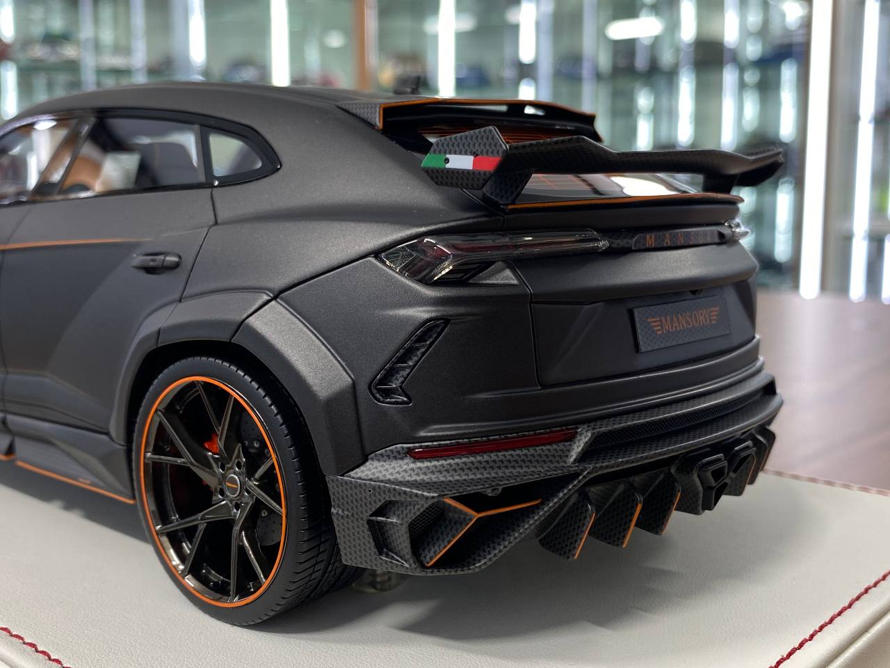 1:18 Resin Model - Davis & Giovanni Lamborghini URUS Mansory