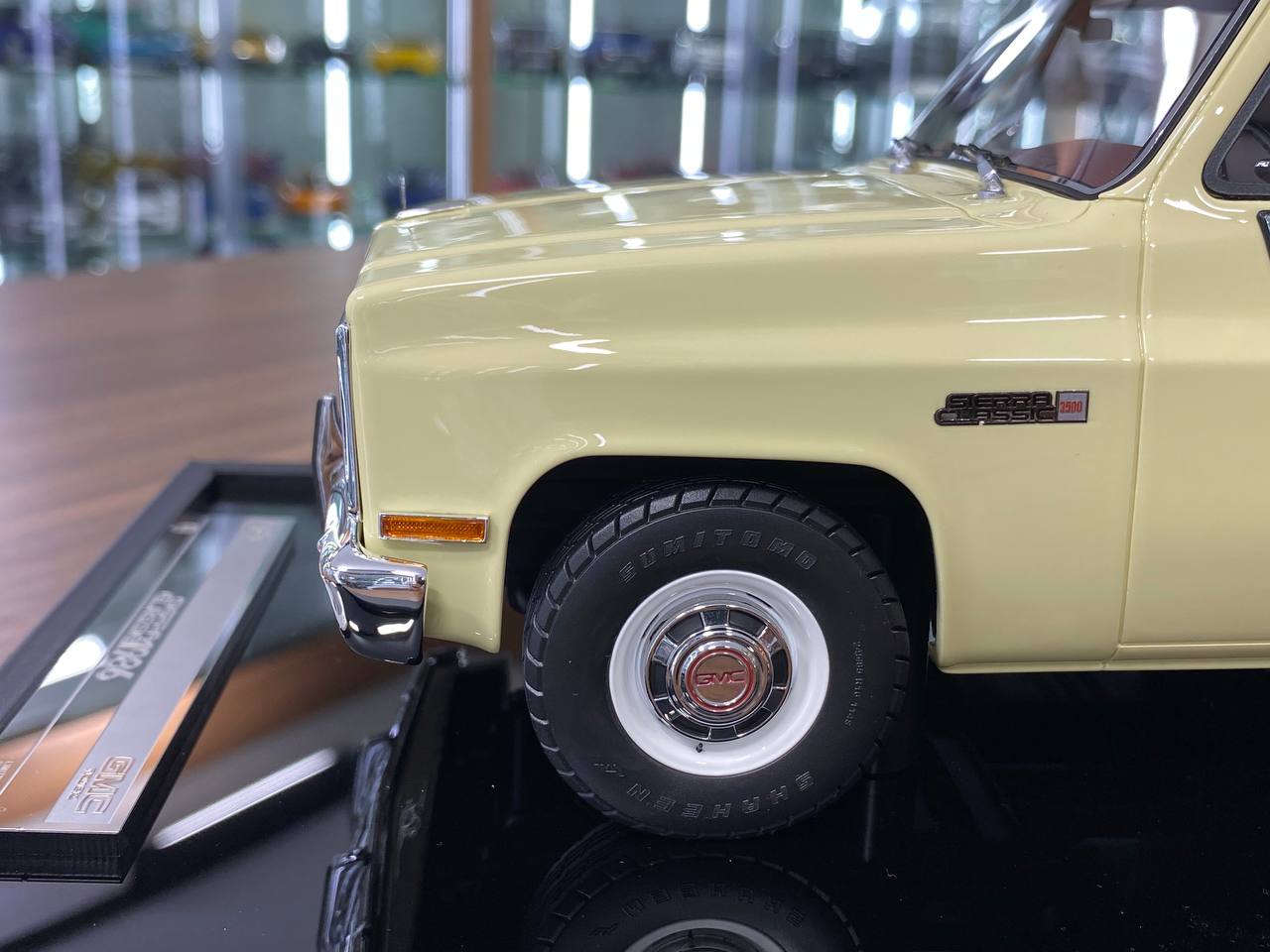 1:18 Resin Model - Old School Models GMC Sierra Classic 3500 (1986) - Desert Yellow - Limited 60 pcs