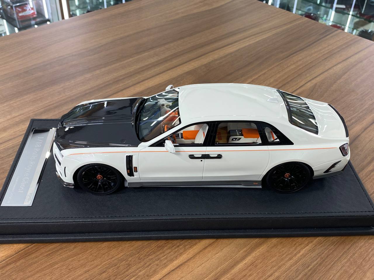 1/18 Resin  – VMB Model  Rolls Royce Ghost White/ Carbon Fiber hood Limited- 99 pcs