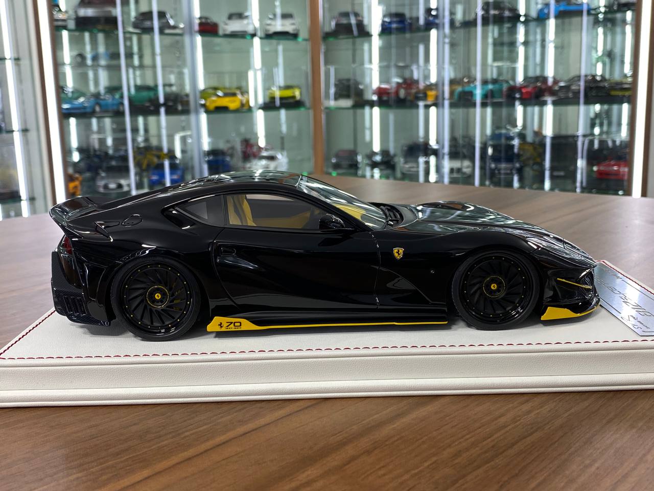 1/18 Resin  – Davis & Giovanni  Ferrari 812 Superfast SVR Black / Yellow accents Limited Edition 8 pcs