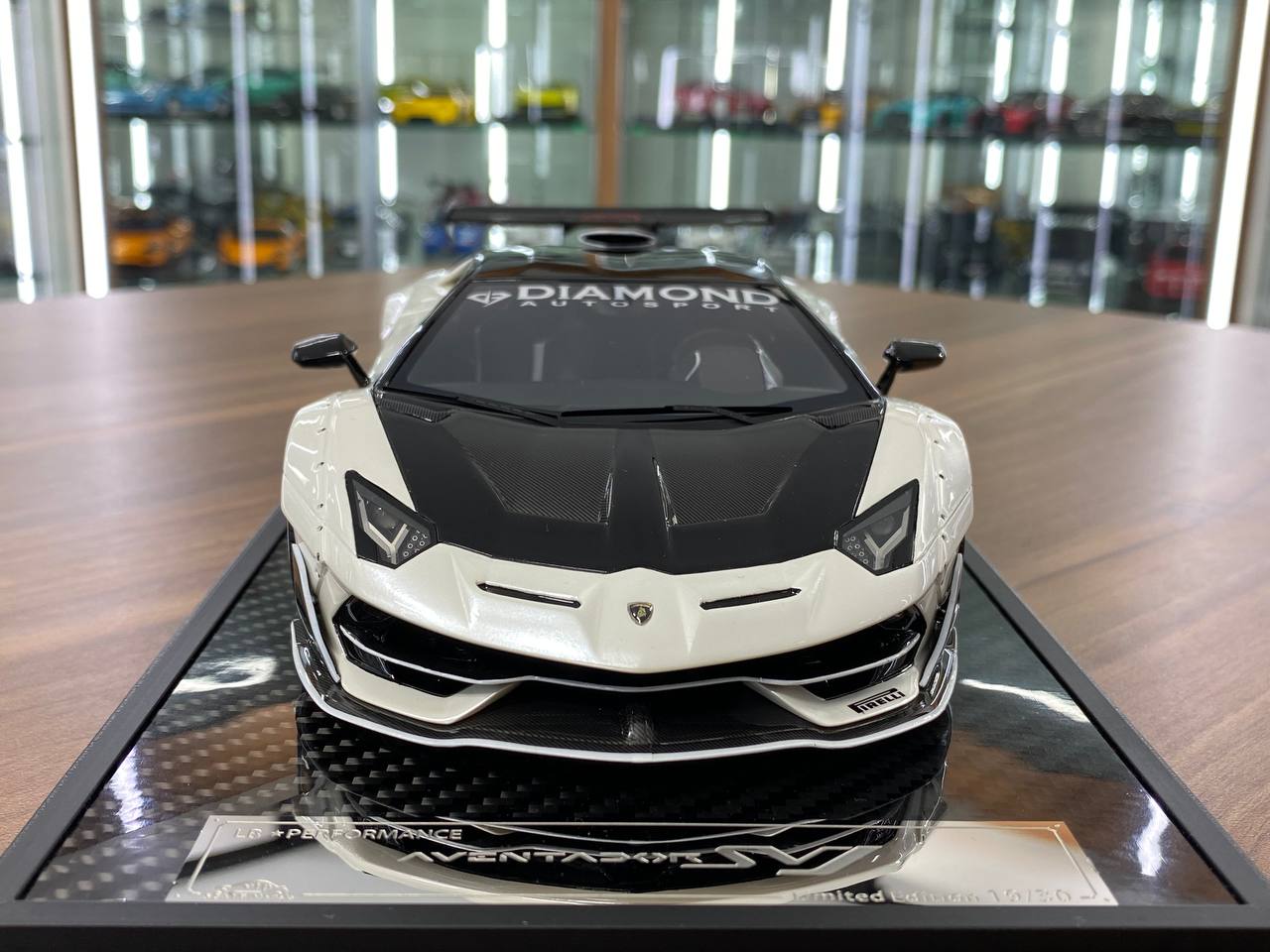 1/18 Resin – VIP Models Lamborghini Aventador SVJ Illusionary Pearl White Decals Limited Edition: 30 pcs