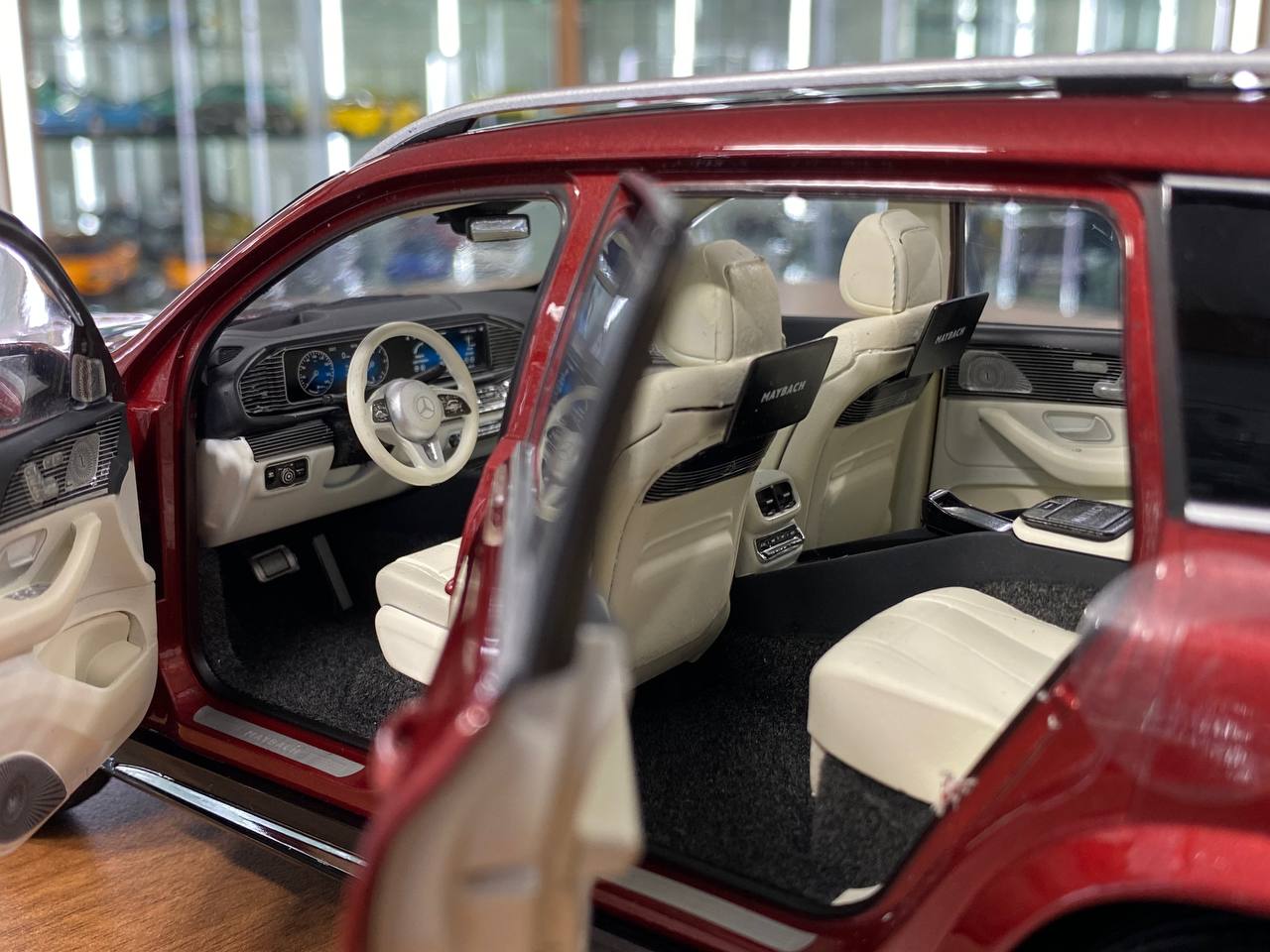 1/18 Diecast Mercedes-Maybach GLS 600 4MATIC Paragon Scale Model Car