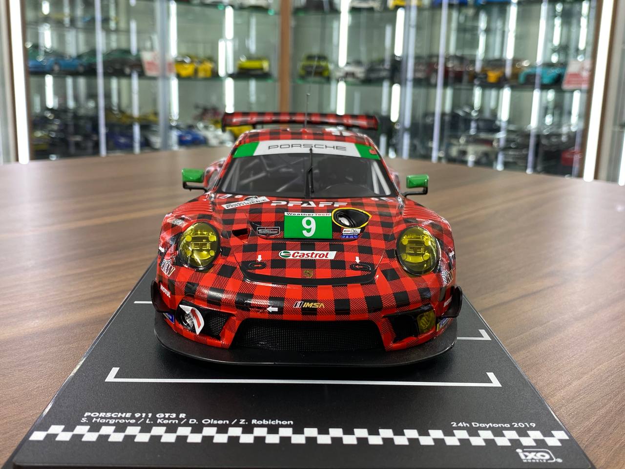 1/18 Diecast  ixo Models PORSCHE 911 GT3 R #9 S. Hargrove / L. Kern / D. Olsen / Z. Robichon 24h Daytona 2019 Racing Red / green