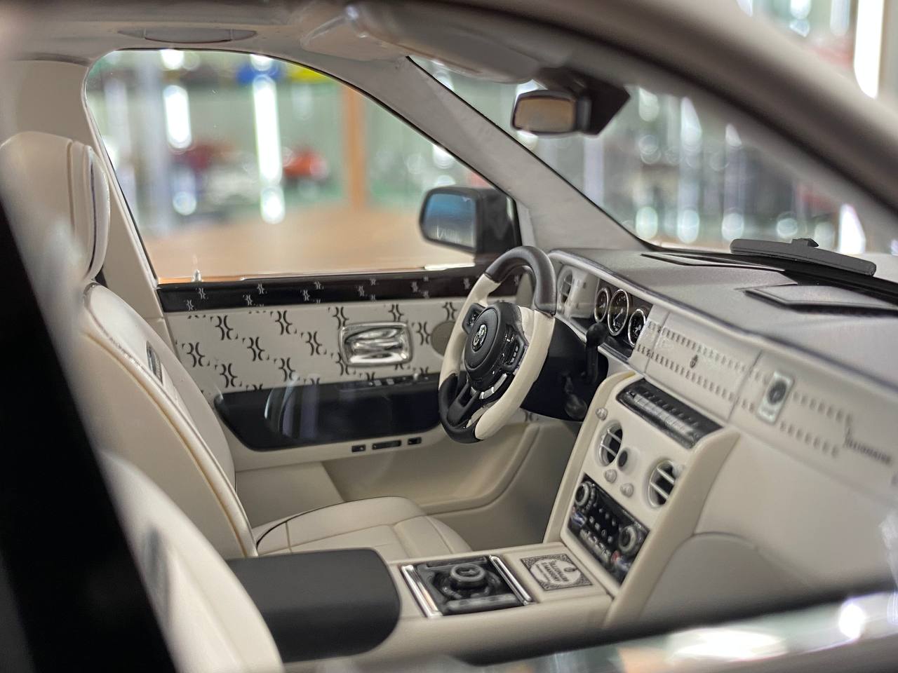 1/18 Resin Model – Rolls Royce Cullinan Mansory | VMB Models | Matt Black/Silver | Limited 30 pcs