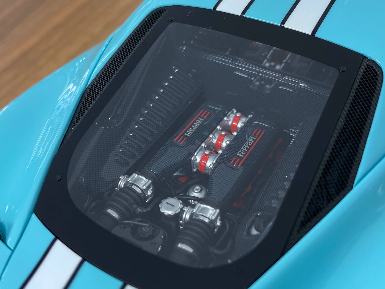 1/18 Resin Davis & Giovanni Ferrari 458 Speciale Tiffany Blue / White, Black Stripe Limited Edition: 20 pcs