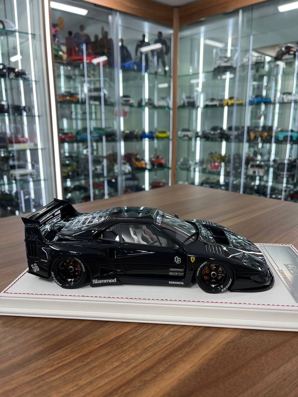 🏁 Davis & Giovanni 1:18 Resin Ferrari F40 LBWK – Full Carbon Fibre | White/Black Interior | 04 of 12