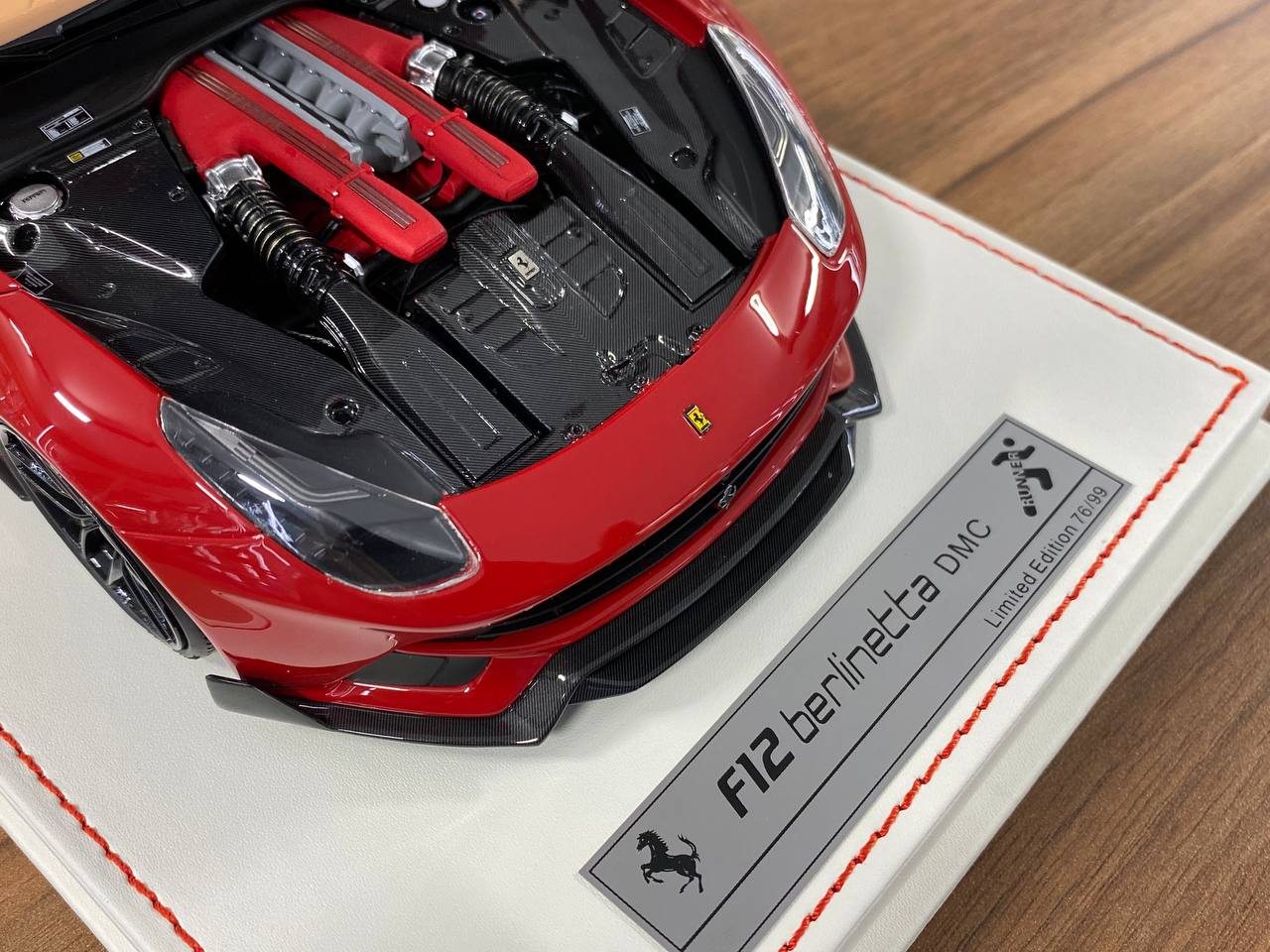 1/18 Resin( Hood Opens ) Runner Ferrari F12 Berlinetta DMC Limited 99 pcs Red