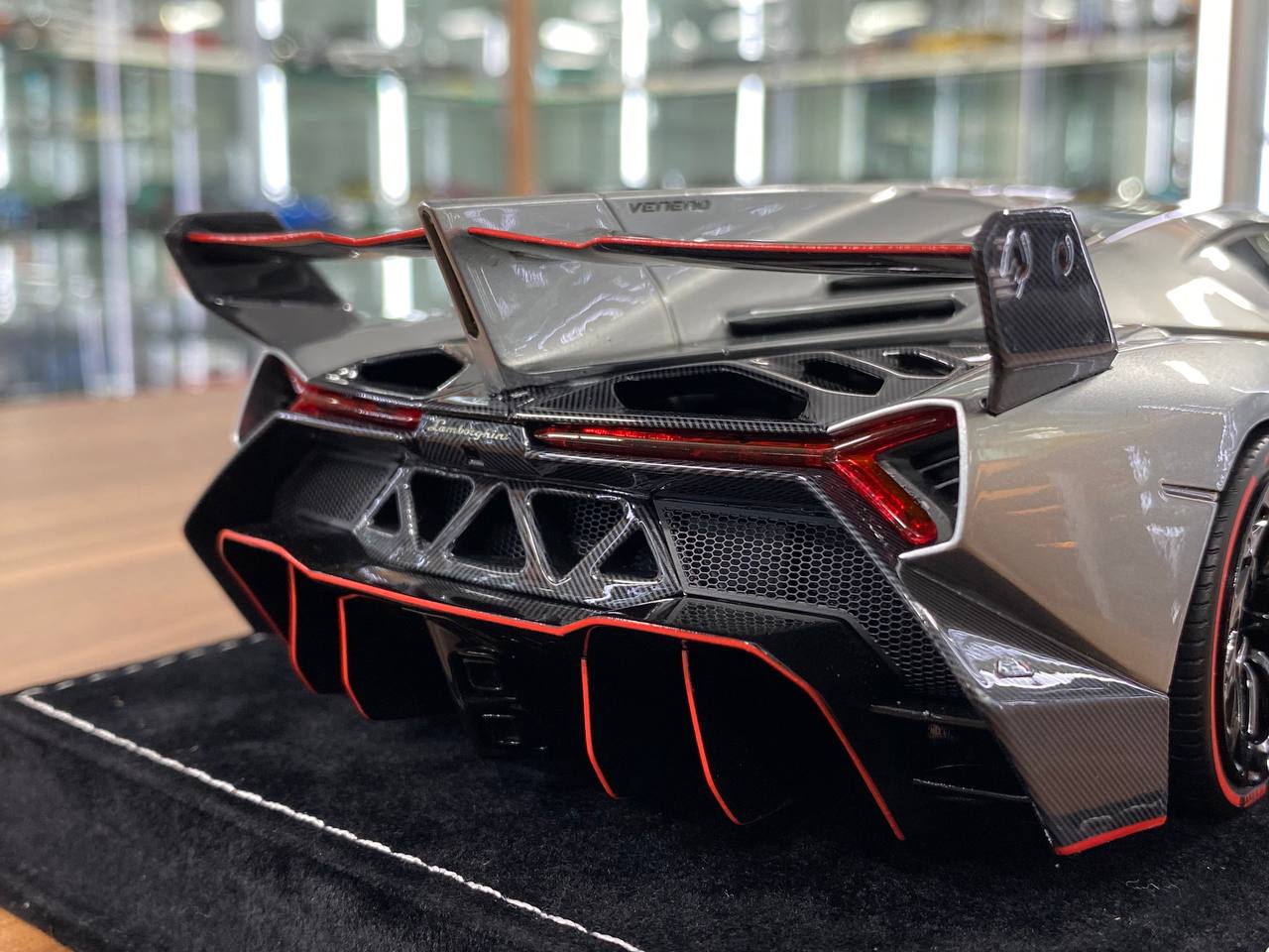 1/18 Resin Model H & H Lamborghini VENENO in Grigio Metalluro Silver - Limited 50 pcs