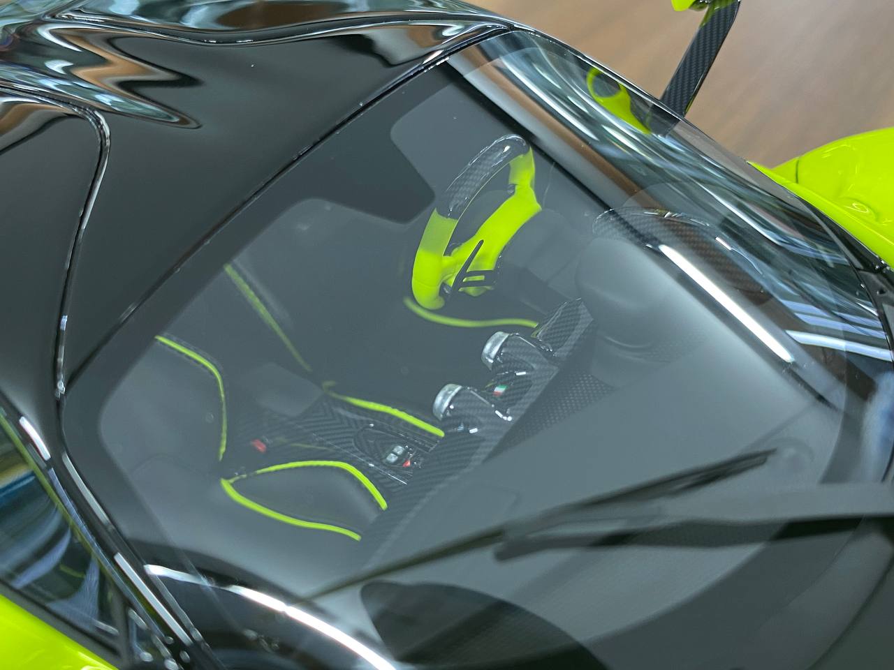 1/18 Ferrari LaFerrari by Davis & Giovanni fluorescent yellow with Black Roof