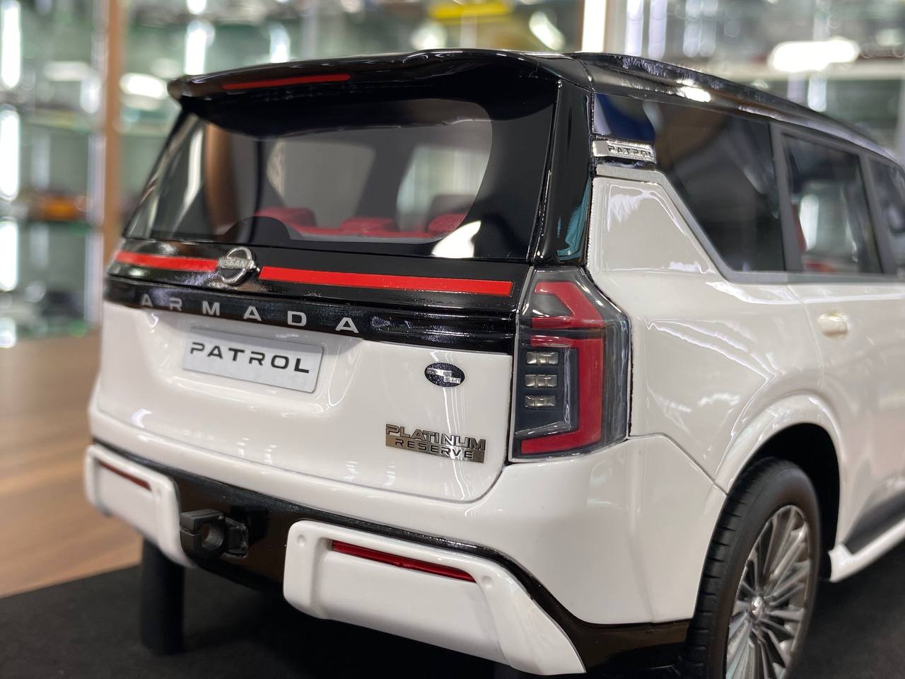 ★[Pre-Order | Delivery Sep 2025] 1/18 Diamand Nissan Patrol Y63  Preimium – White – Limited Edition 50 pcs