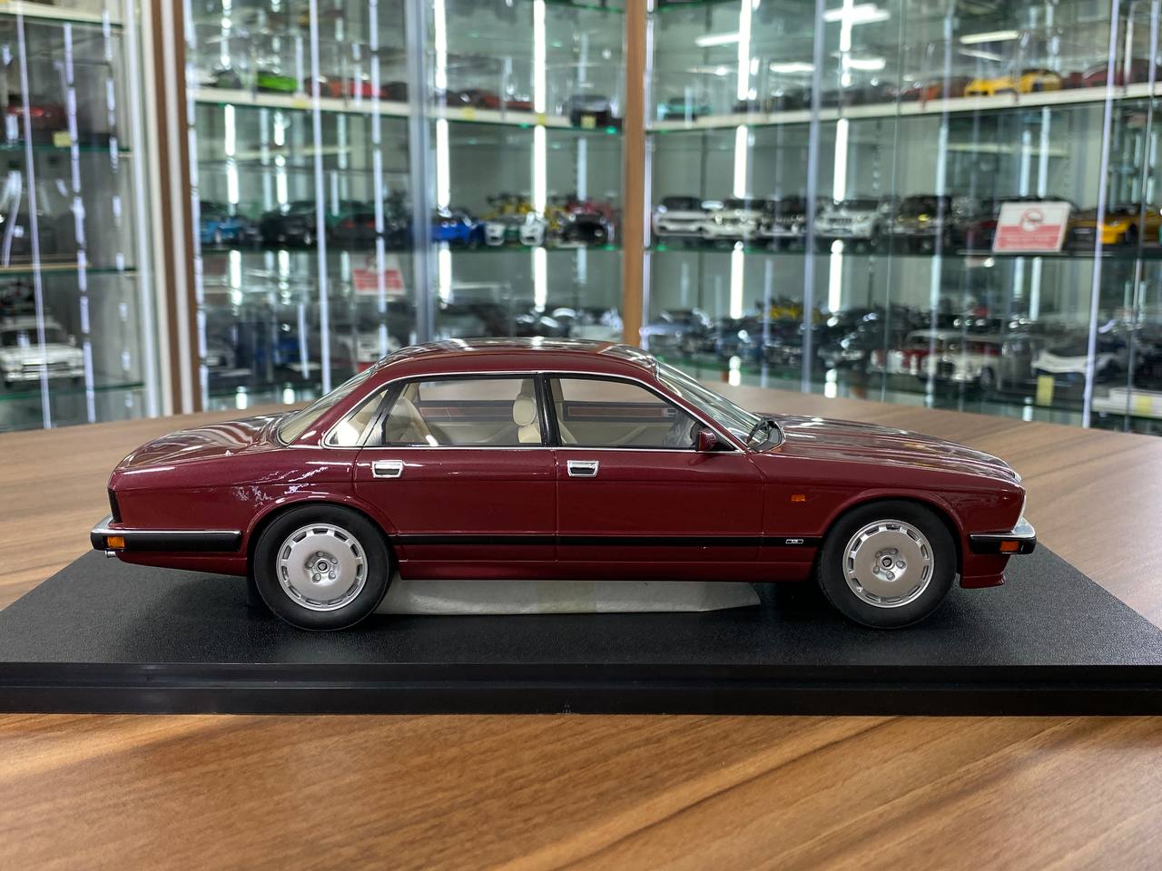 1/18 Diecast CULT JAGUAR XJR XJ40 REGENCY RED METALIC  Miniature Car
