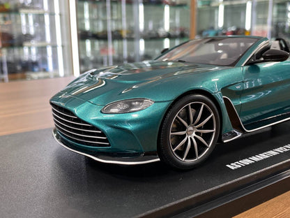 1/18 Resin Model GT Spirit Aston Martin V12 Vantage Roadster 2023 – Green – Limited Edition