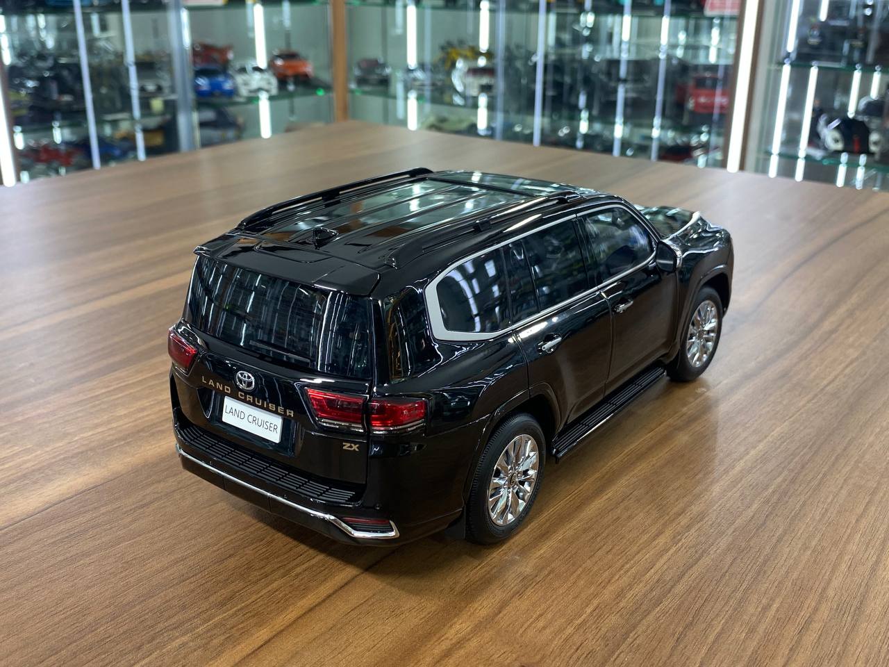 1/18 Diecast –Toyota Land Cruiser LC300 ZX | LCD Models