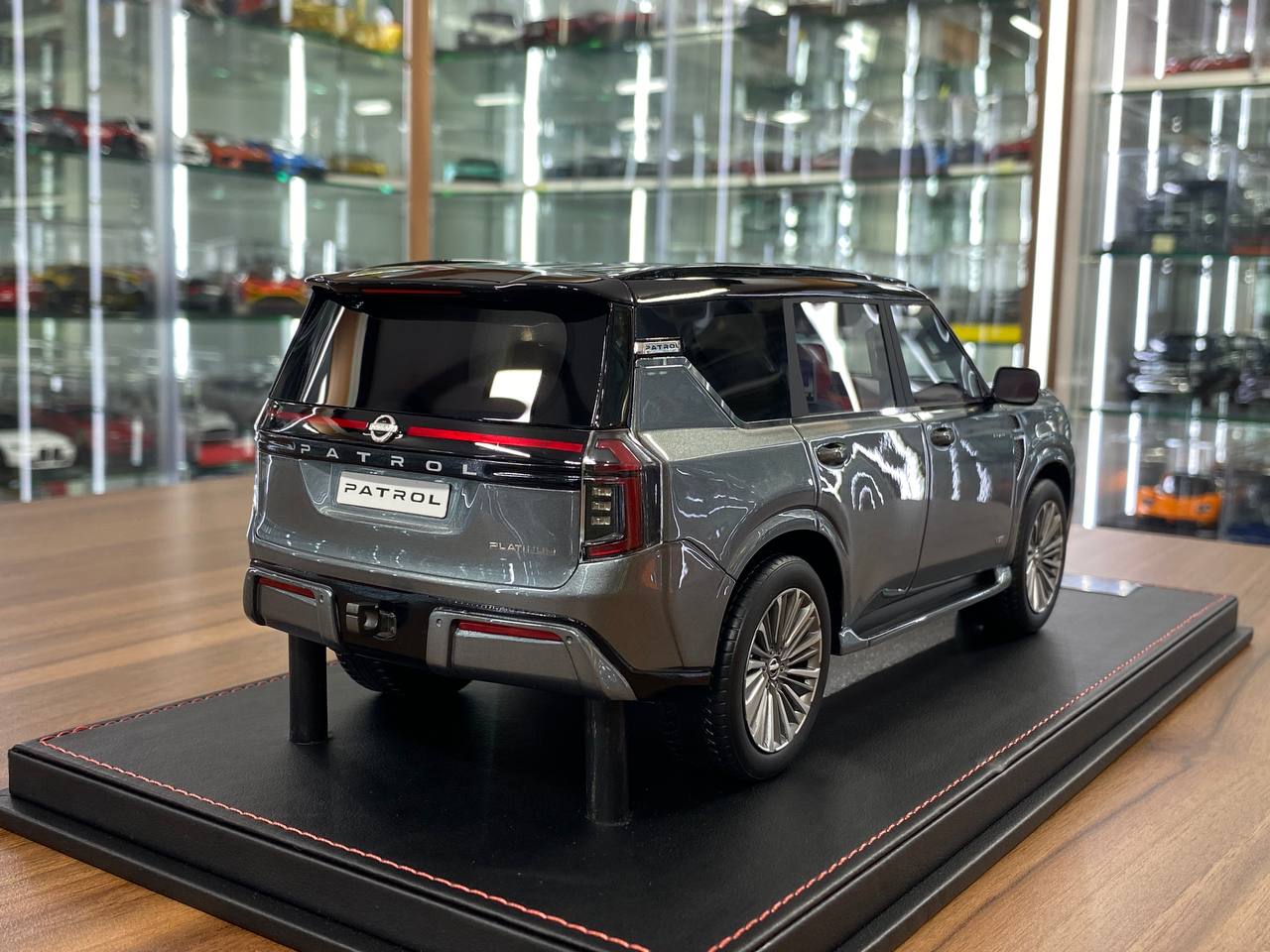 1/18 Diamand Nissan Patrol Y63 Platinum – Grey/Black – Limited Edition (50 pcs)