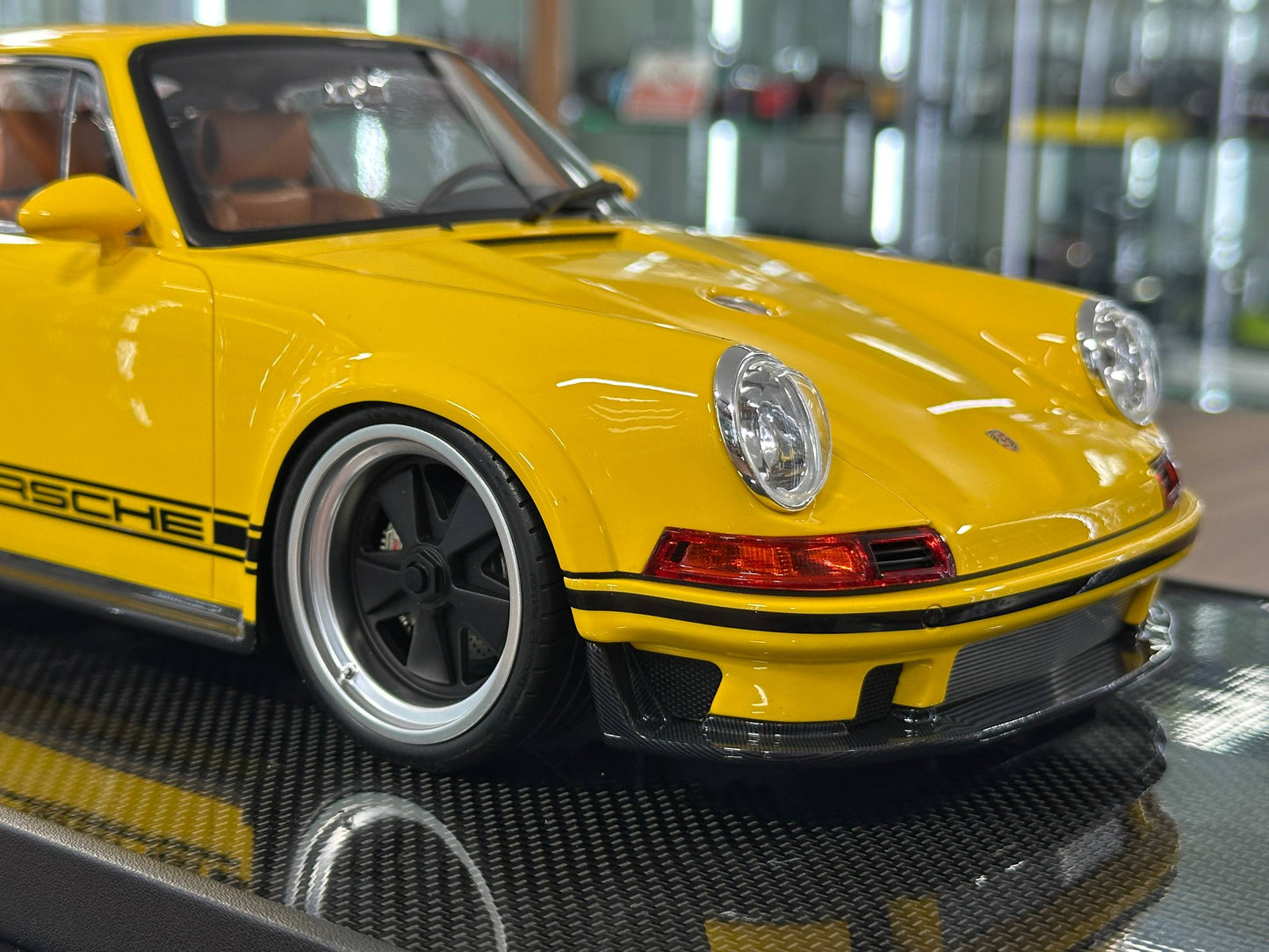 1/12 Resin Ivy Image Models Porsche Singer DLS – Yellow (Back Engine Hood Opening)