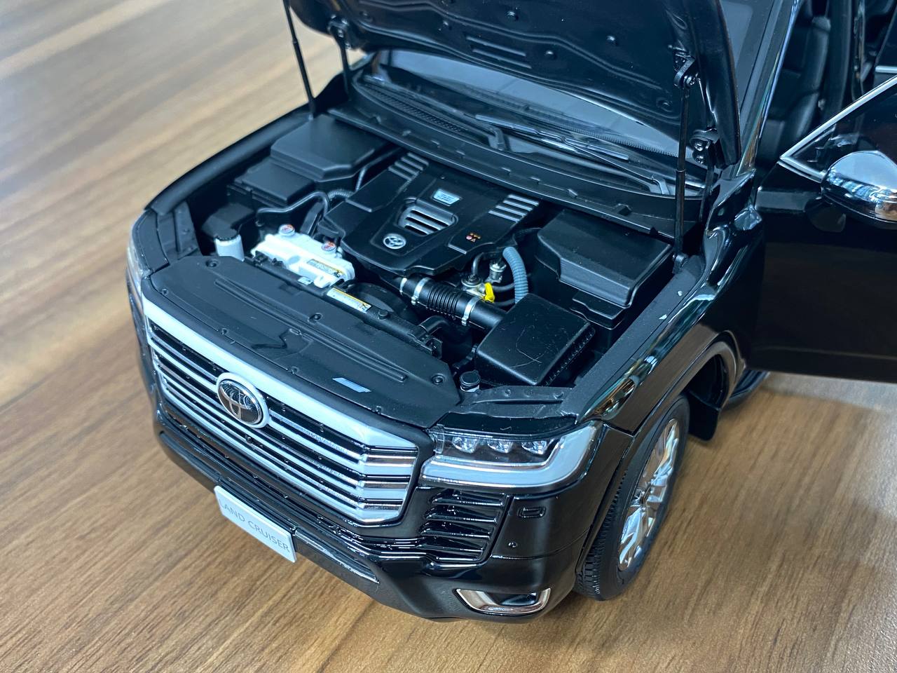 1/18 Diecast Model – Toyota Land Cruiser LC300 ZX | LCD Models | Full Opening