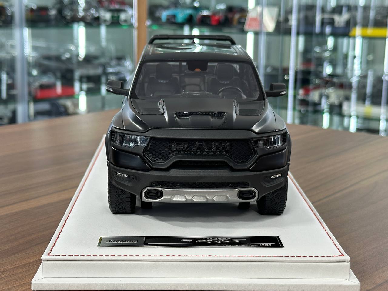 Exclusive 1/18 Dodge Ram TRX 1500 [Black Matt] – Limited Edition (40 pcs)