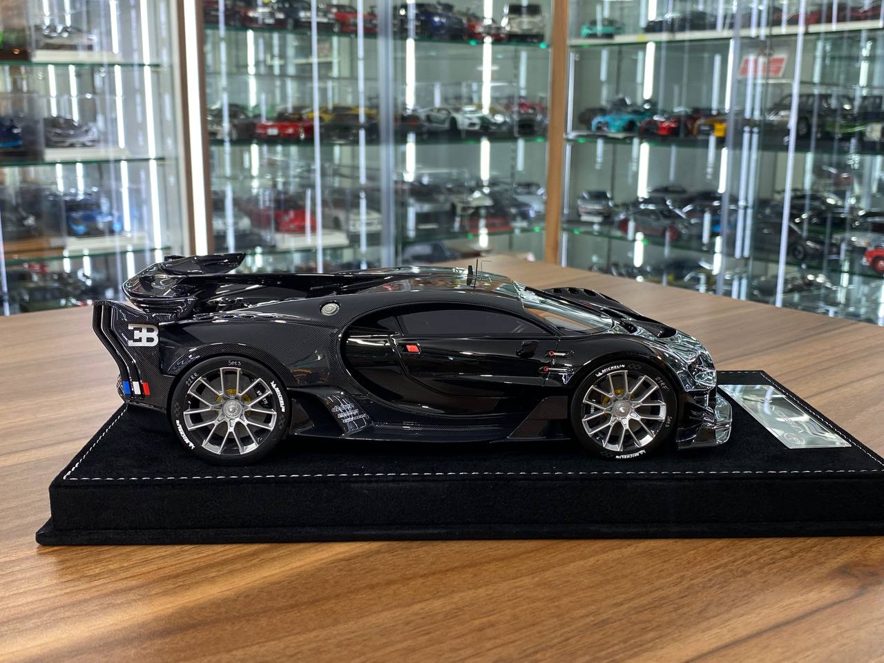 1/18 resin Models Limited 30 pcs HH Models Bugatti Vision GT Diamond Black / black Carbon