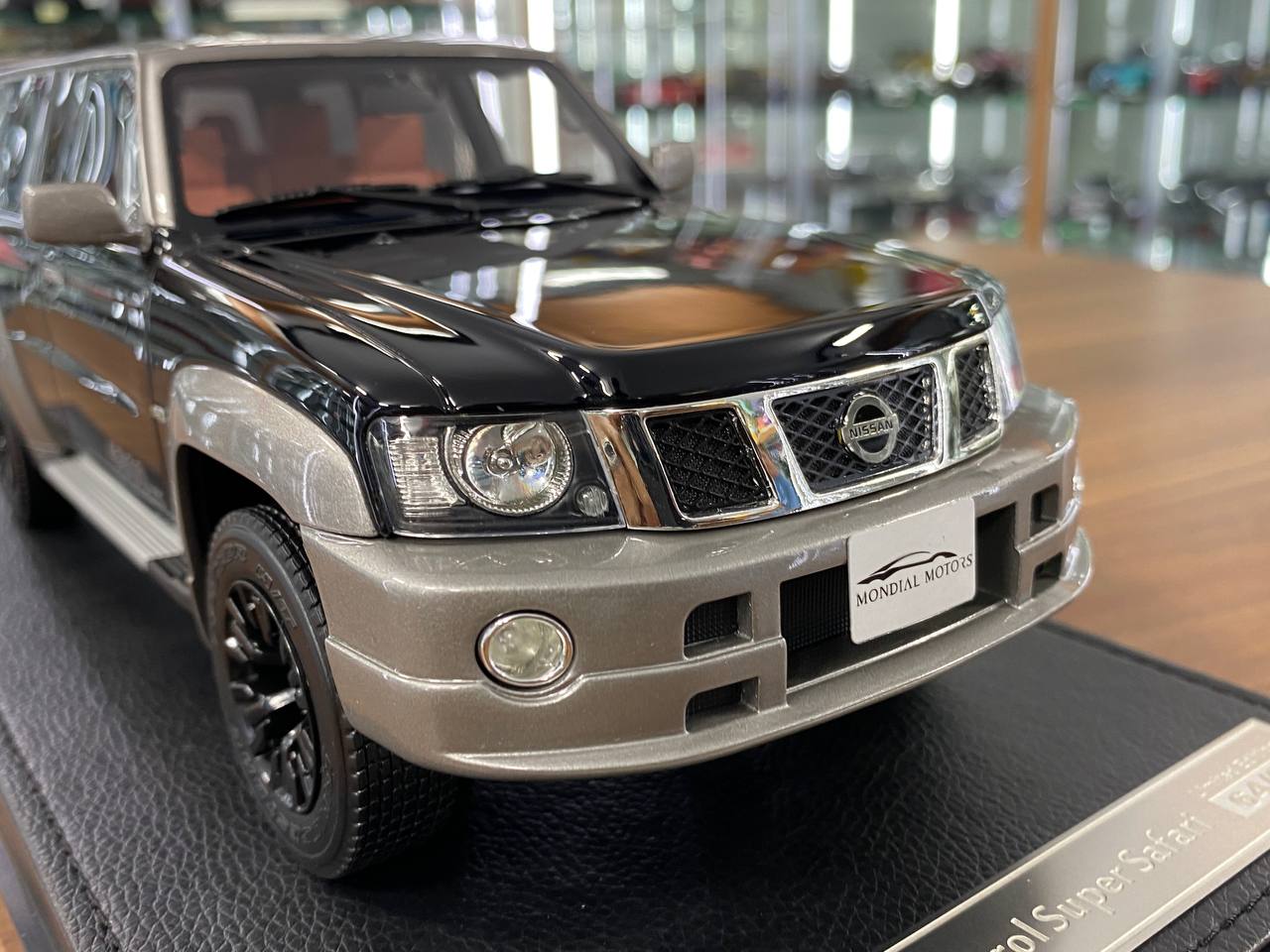 Ivy Model 1/18 Nissan Patrol Super Safari Y61 – Black, Limited Edition