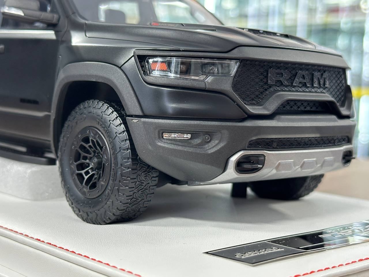 Exclusive 1/18 Dodge Ram TRX 1500 [Black Matt] – Limited Edition (40 pcs)