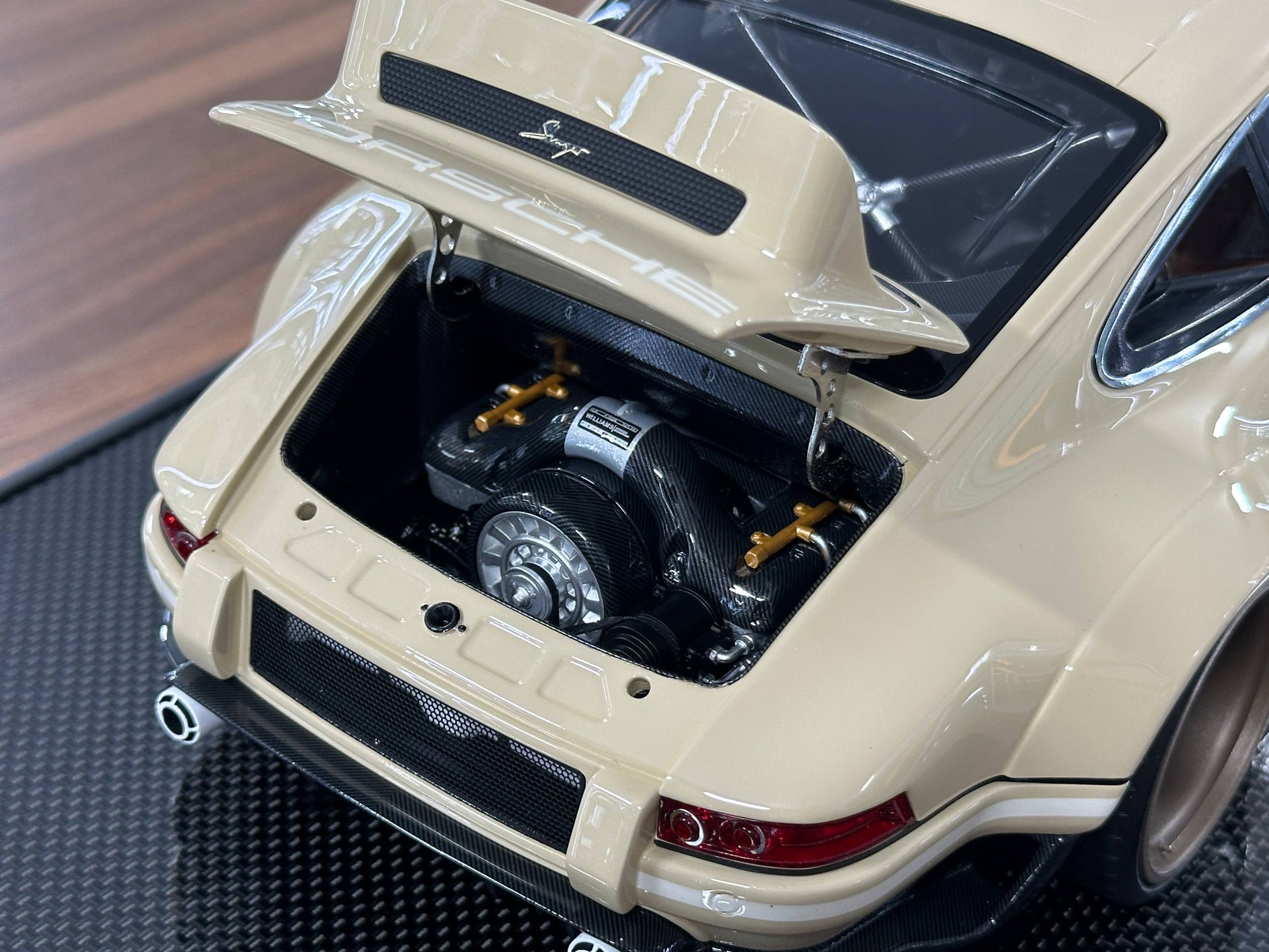 1/12 Resin Ivy Image Models Porsche Singer DLS – Cream (Back Engine Hood Opening)