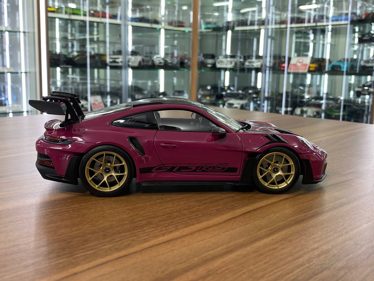 1/18 Metal Diecast – Porsche 911 GT3 RS (2022) Weissach Package | Norev | Full Opening | Sternrubin / Gold Rims