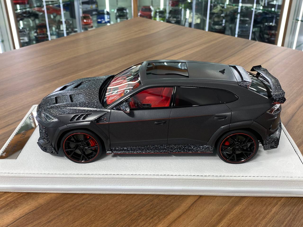 1/18 Diecast Lamborghini Urus Mansory Venatus Carbon by Timothy & Pierre