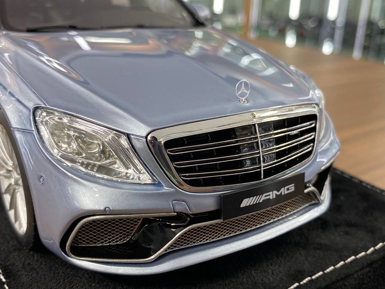 1/18 Resin model HH Models Mercedes Benz S65 L Reviera Blue Limited 30 pcs