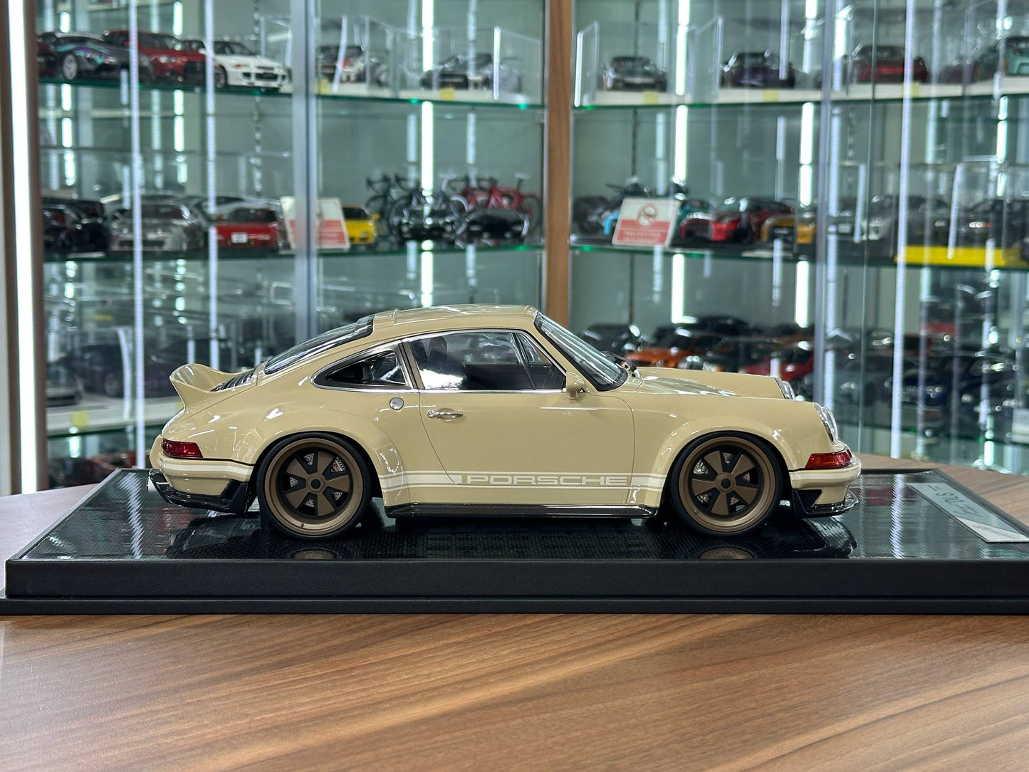 1/12 Resin Ivy Image Models Porsche Singer DLS – Cream (Back Engine Hood Opening)