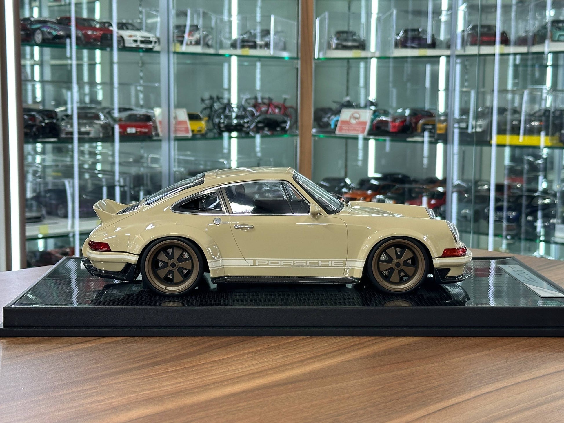 1/12 Resin Ivy Image Models Porsche Singer DLS – Cream (Back Engine Hood Opening)