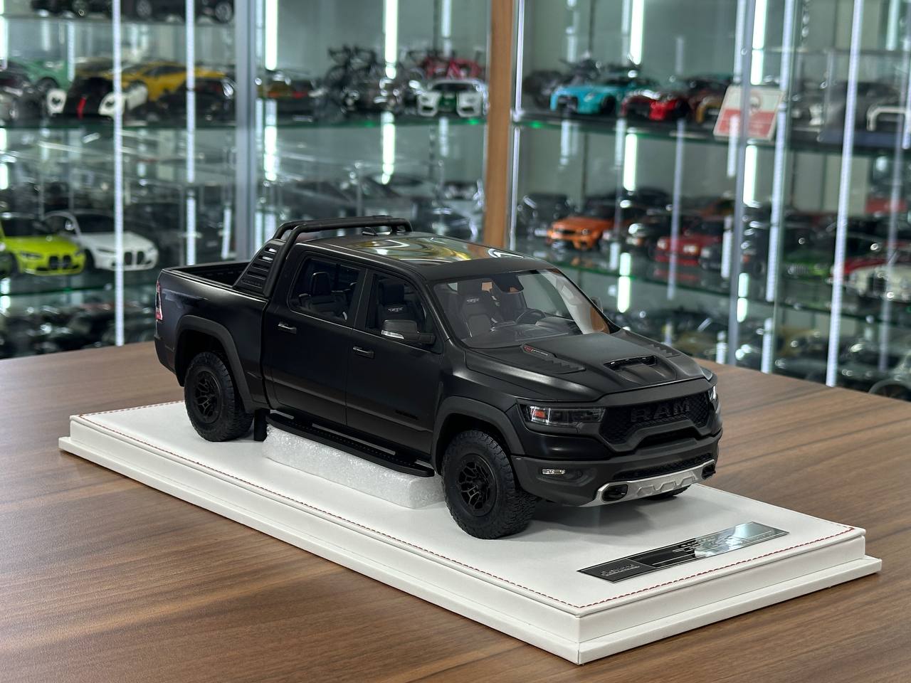 Exclusive 1/18 Dodge Ram TRX 1500 [Black Matt] – Limited Edition (40 pcs)