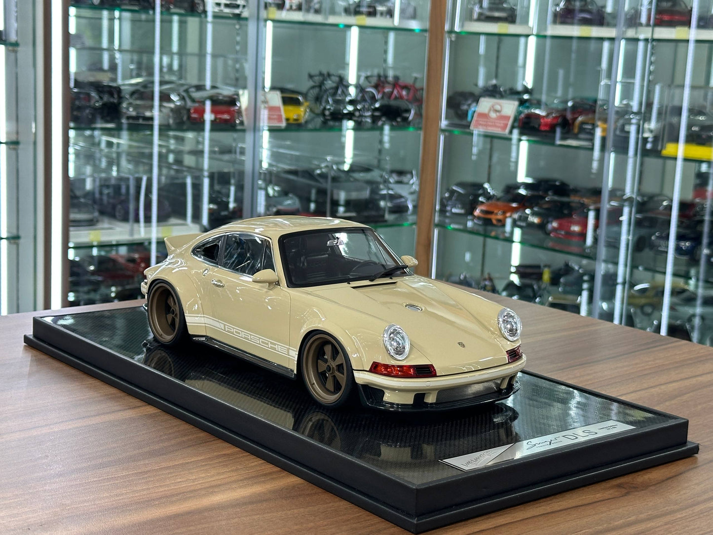 1/12 Resin Ivy Image Models Porsche Singer DLS – Cream (Back Engine Hood Opening)