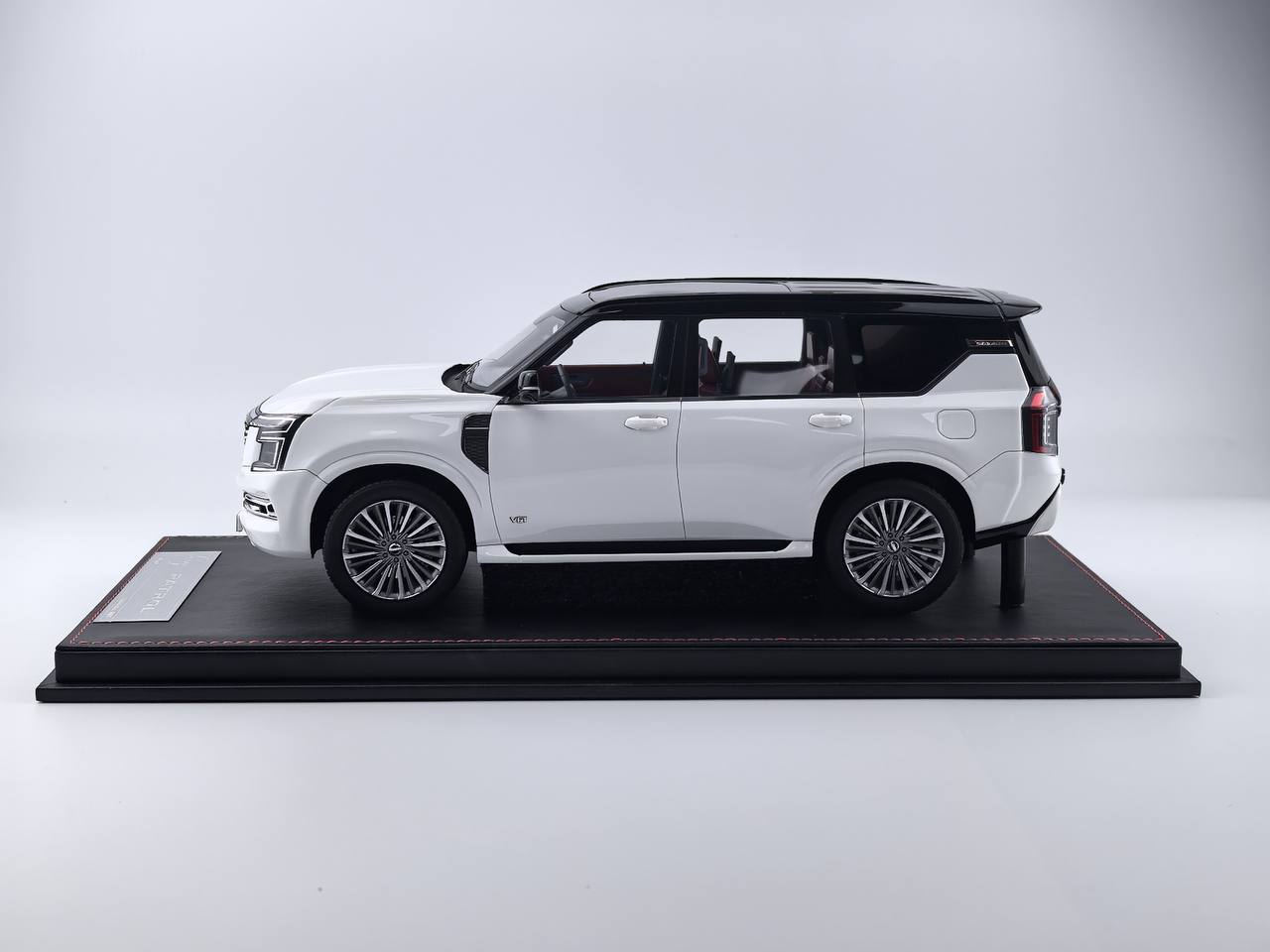 ★[Pre-Order | Delivery Sep 2025] 1/18 Diamand Nissan Patrol Y63 – White / Black – Limited Edition