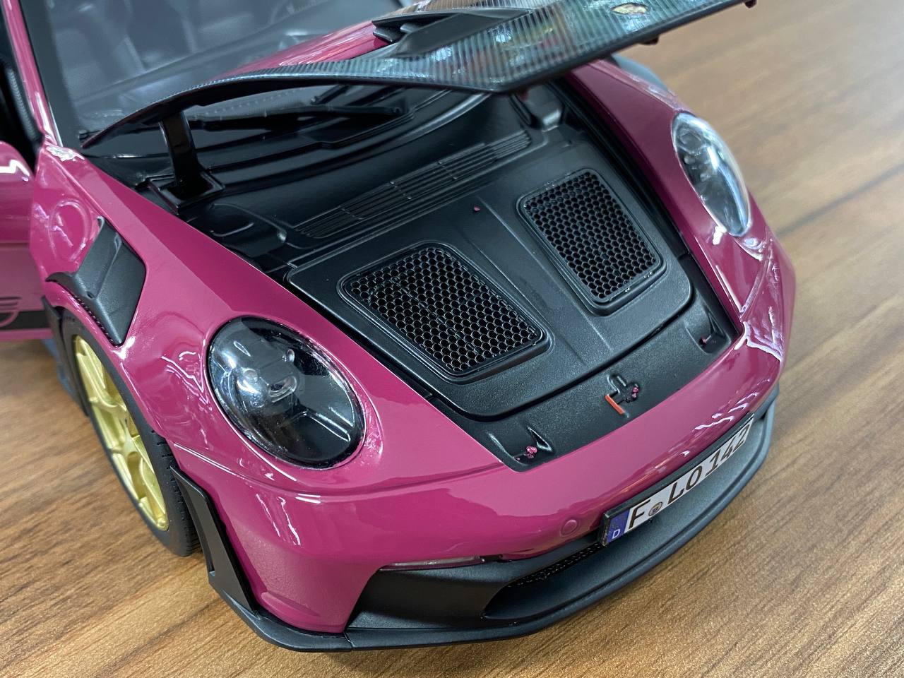 1/18 Metal Diecast – Porsche 911 GT3 RS (2022) Weissach Package | Norev | Full Opening | Sternrubin / Gold Rims