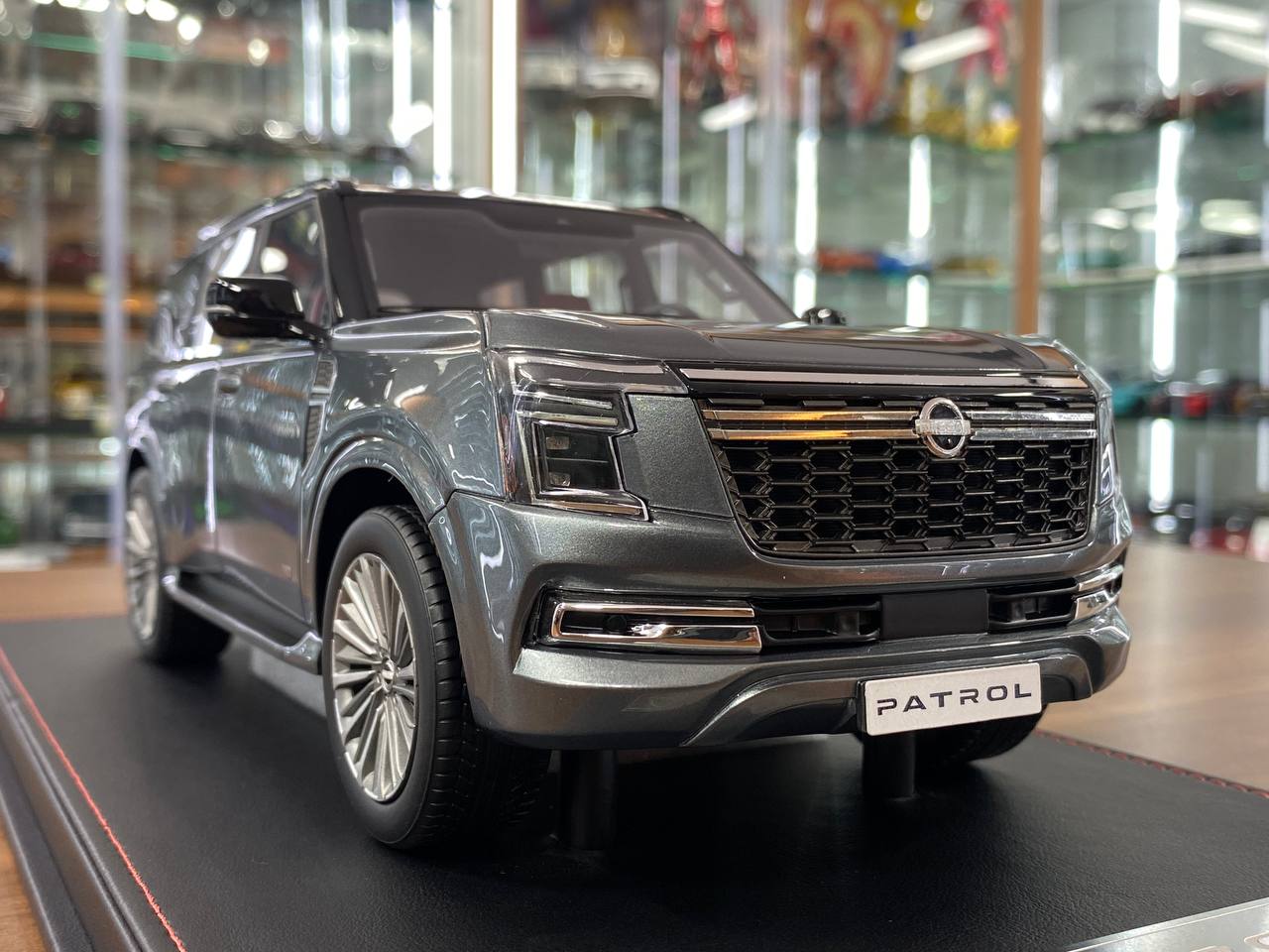 1/18 Diamand Nissan Patrol Y63 Platinum – Grey/Black – Limited Edition (50 pcs)