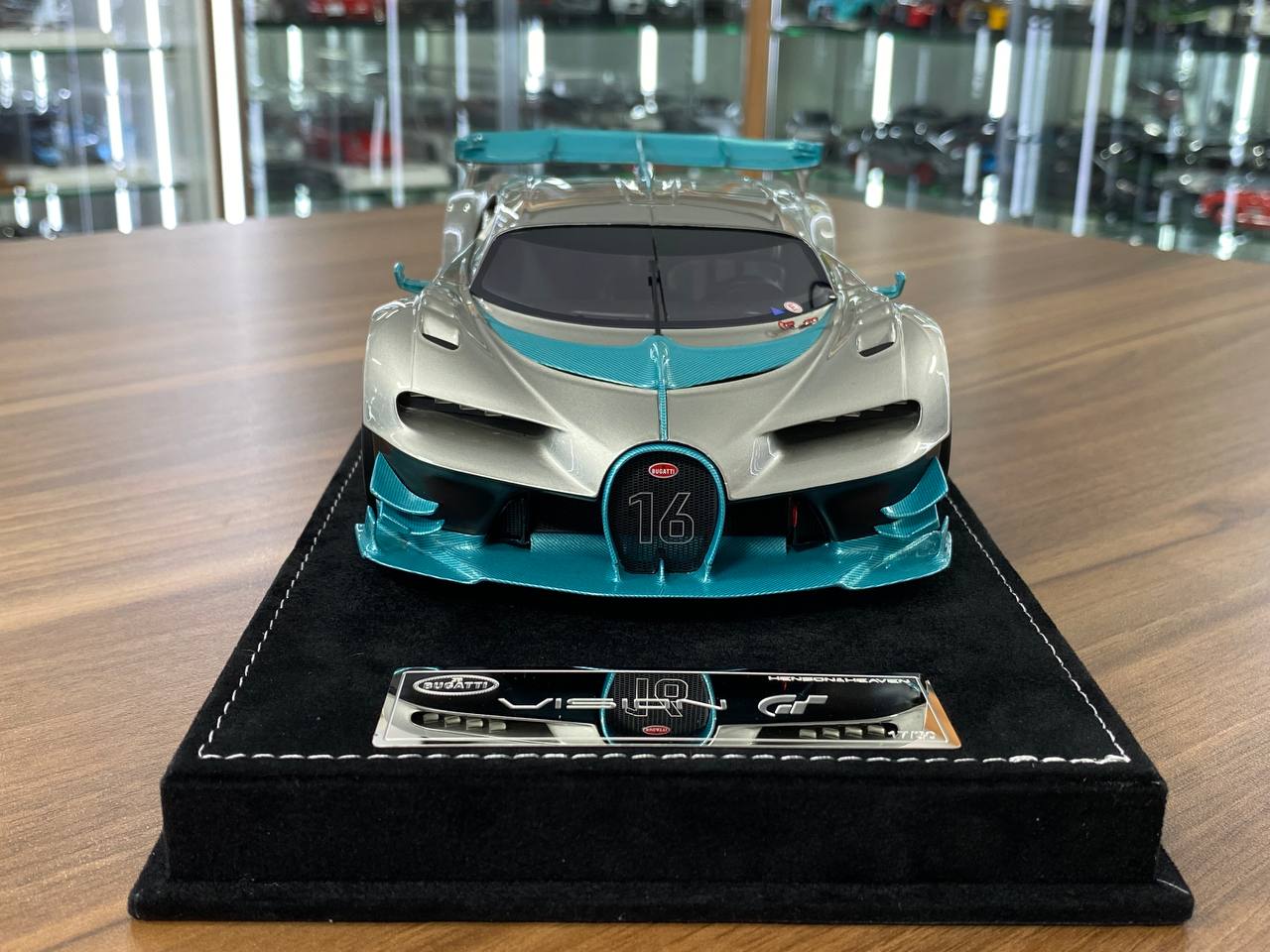 1/18 resin Models  Limited 30 pcs HH Models Bugatti Vision GT Silver / blue Carbon