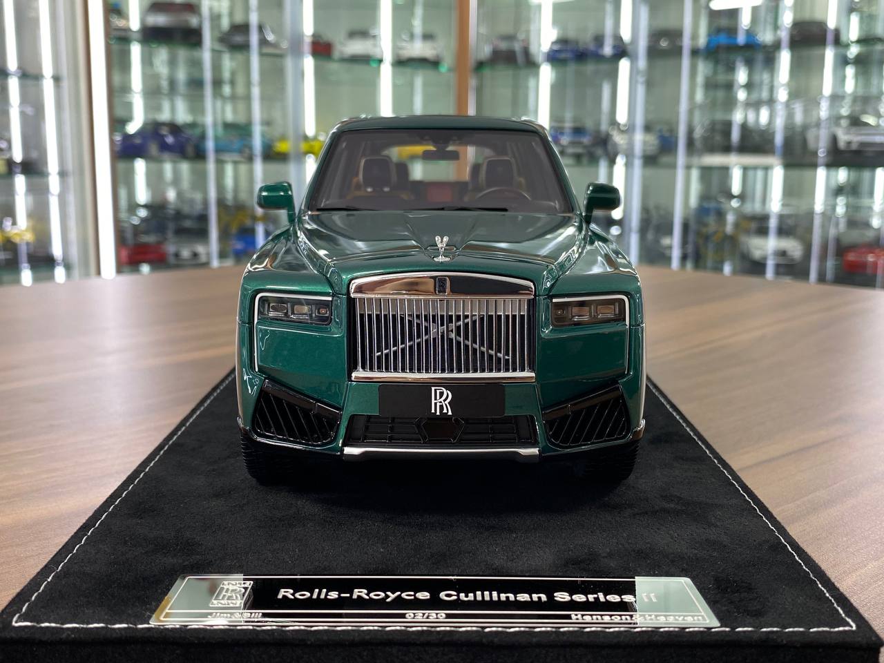 1:18 Resin – H&H Rolls-Royce Cullinan Series II Emerald Green – Limited 30 pcs