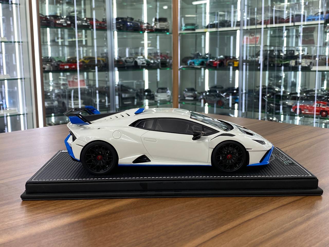 1/18 Resin Model MR Collection Lamborghini Huracan STO white Limited Edition
