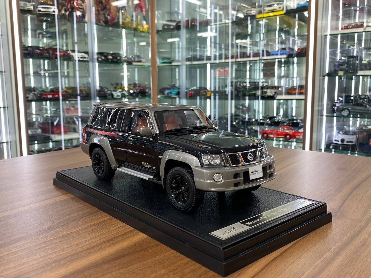 Ivy Model 1/18 Nissan Patrol Super Safari Y61 – Black, Limited Edition