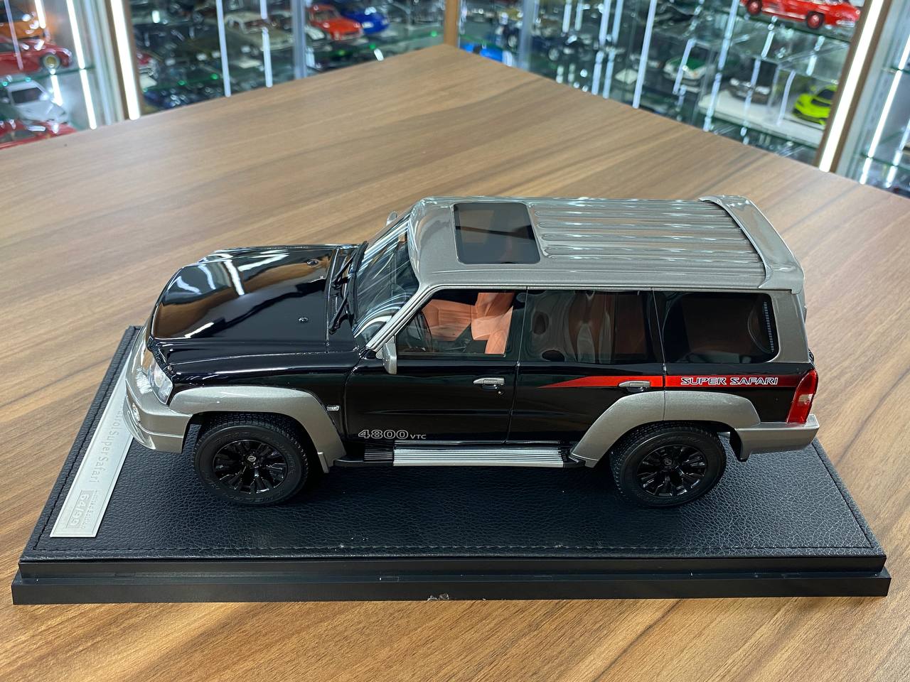 Ivy Model 1/18 Nissan Patrol Super Safari Y61 – Black, Limited Edition
