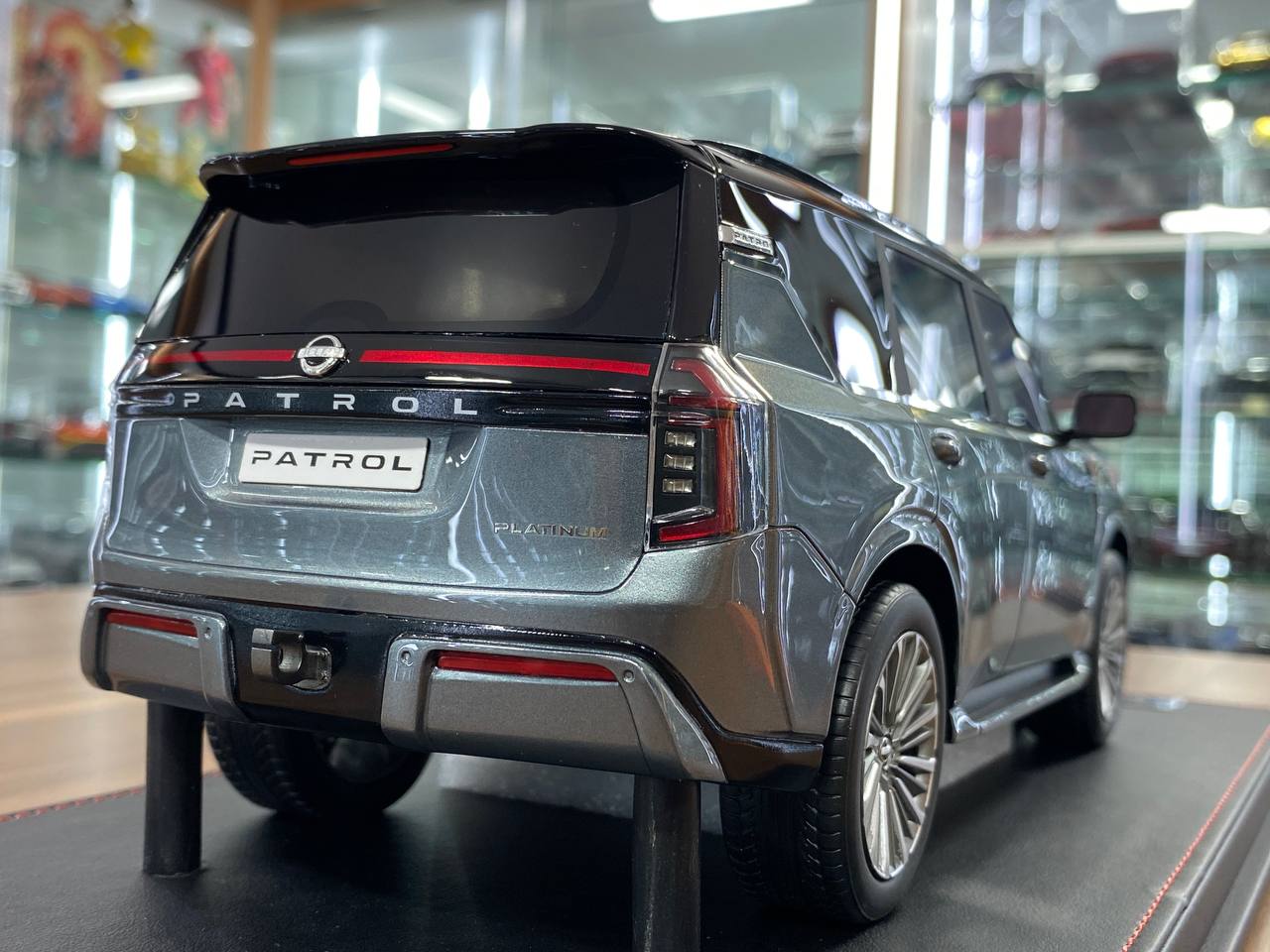1/18 Diamand Nissan Patrol Y63 Platinum – Grey/Black – Limited Edition (50 pcs)
