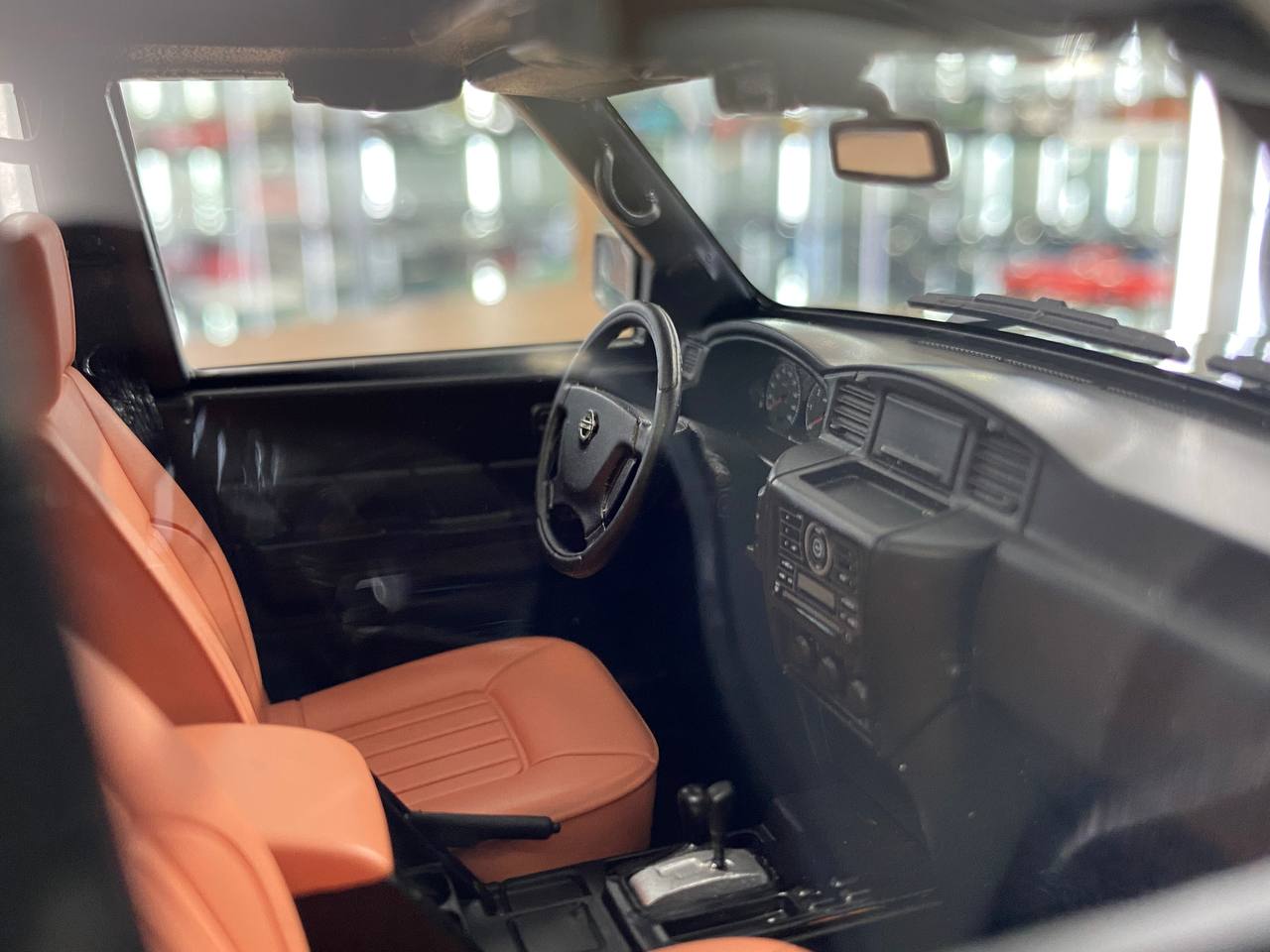 Ivy Model 1/18 Nissan Patrol Super Safari Y61 – Black, Limited Edition