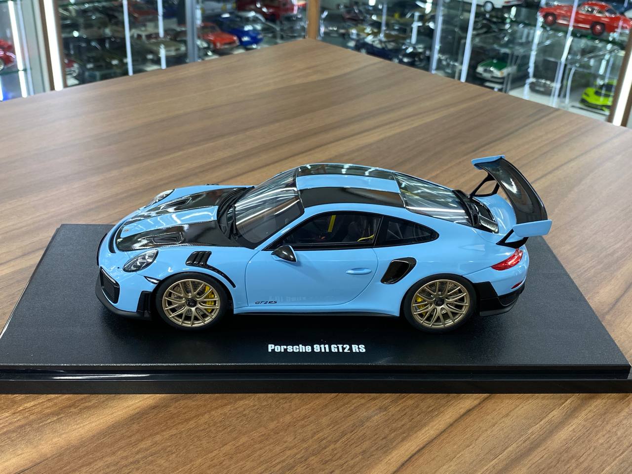 1/18 Resin Model GT Spirit Porsche 911 (991.2) GT2 RS – Gulf Blue – Limited Edition